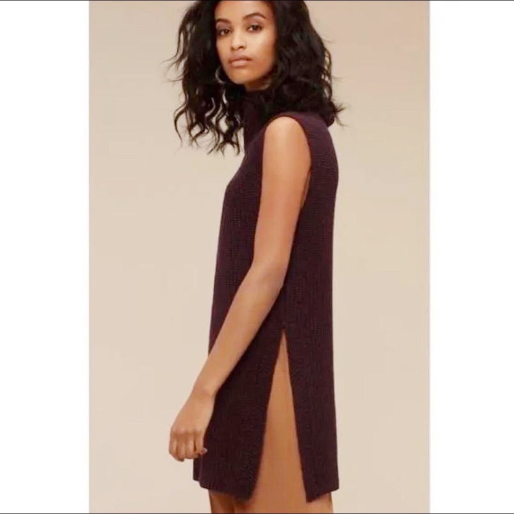 Aritzia Wilfred Durandal Wool Sleeveless Mock Neck Sweater in Eggplant. Size SM